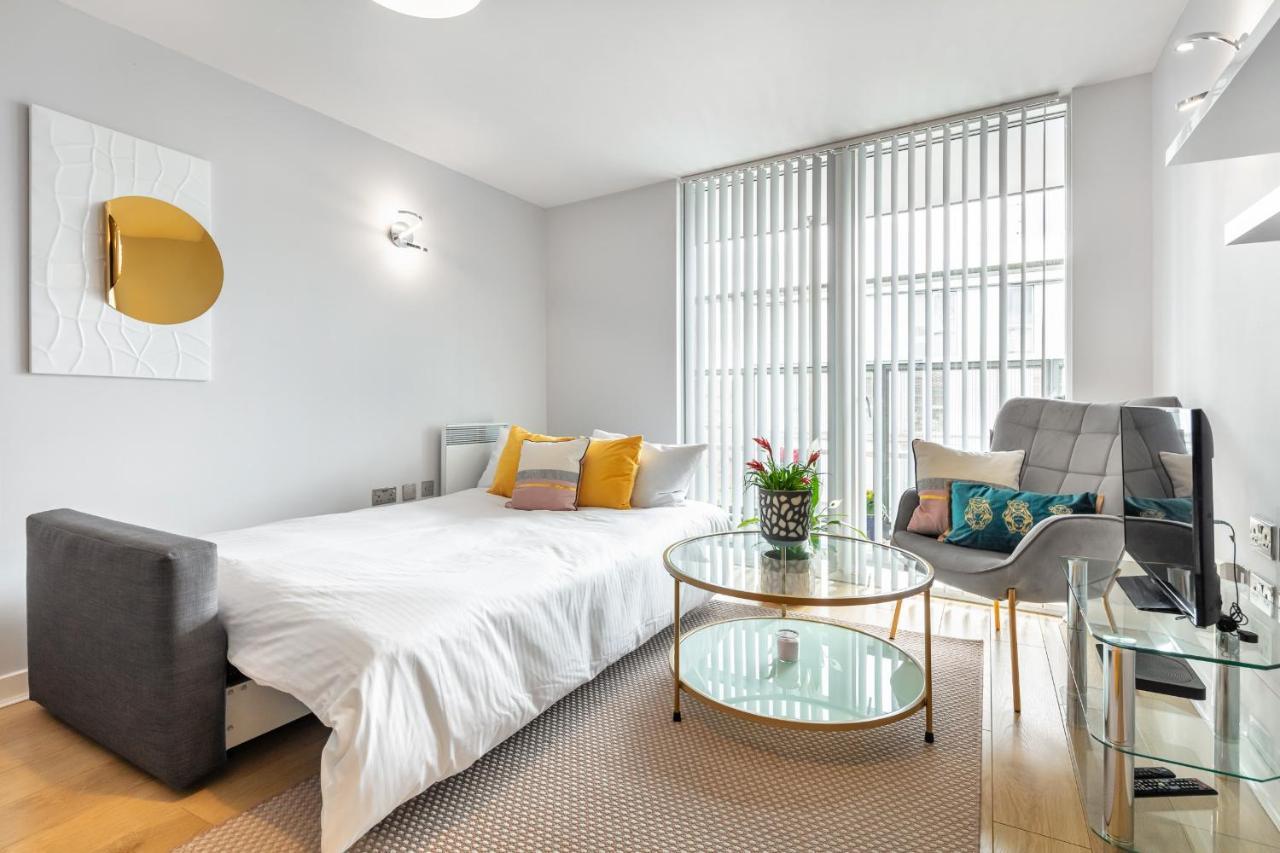 Stunning Apartment With Underground Parking! Лондон Экстерьер фото